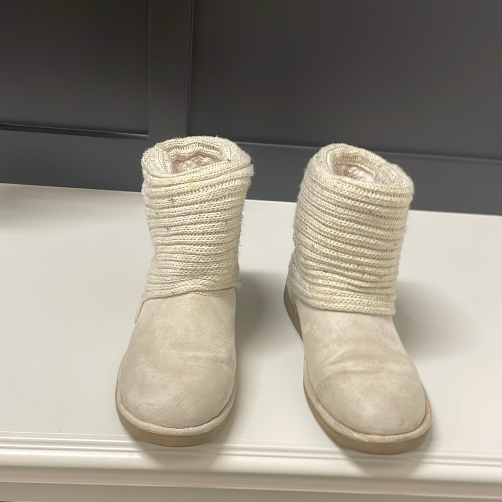 SO fur boots, cream colored, great pre owned condition.